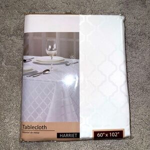 White Tablecloth